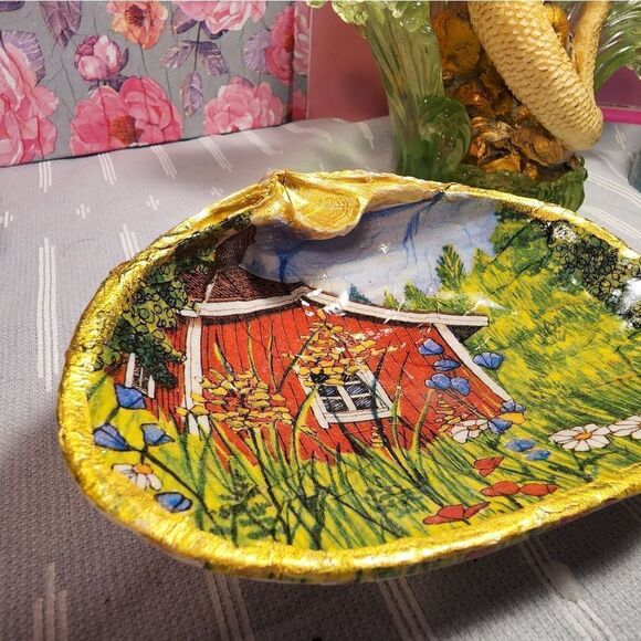 DECOUPAGE CLAM SHELL DECOUPAGE RED BARN TRINKET DISH - Picture 7 of 8